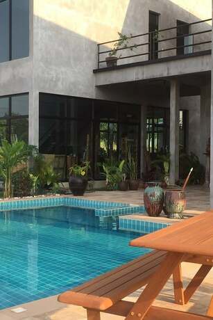 Imagen de la piscina del Hotel Elsie Evans Art Retreat. Foto 20