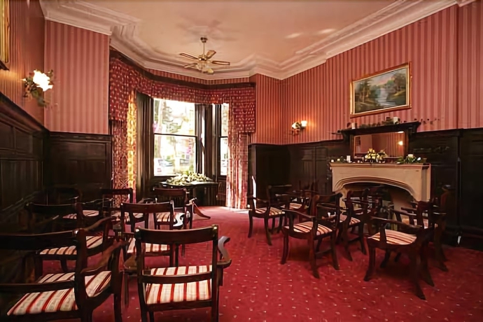 Imagen del bar/restaurante del Hotel Elstead. Foto 2