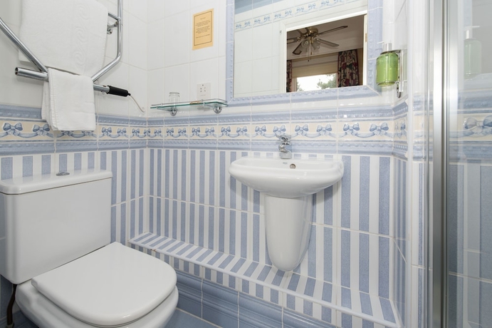 Imagen de la habitación del Hotel Elstead. Foto 17