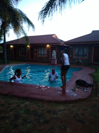 Imagen de la piscina del Hotel Eltasha Guesthouse and Spa. Foto 17