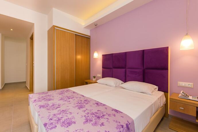 Imagen de la habitación del Hotel Eltina. Foto 14
