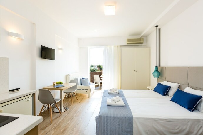 Imagen de la habitación del Hotel Eltina. Foto 17