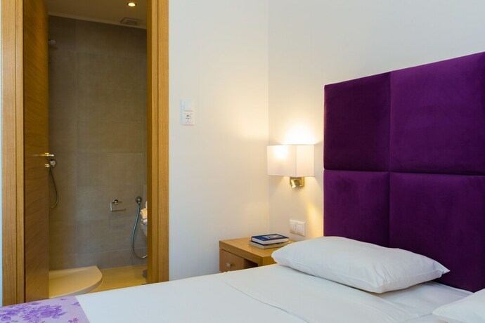 Imagen de la habitación del Hotel Eltina. Foto 18