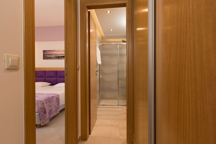 Imagen de la habitación del Hotel Eltina. Foto 19