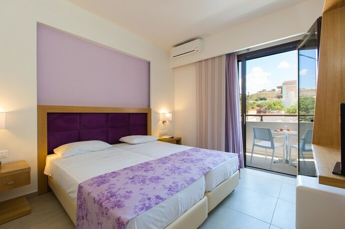 Imagen de la habitación del Hotel Eltina. Foto 20