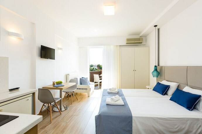 Imagen de la habitación del Hotel Eltina. Foto 24