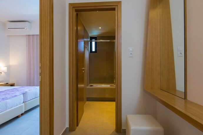 Imagen de la habitación del Hotel Eltina. Foto 25