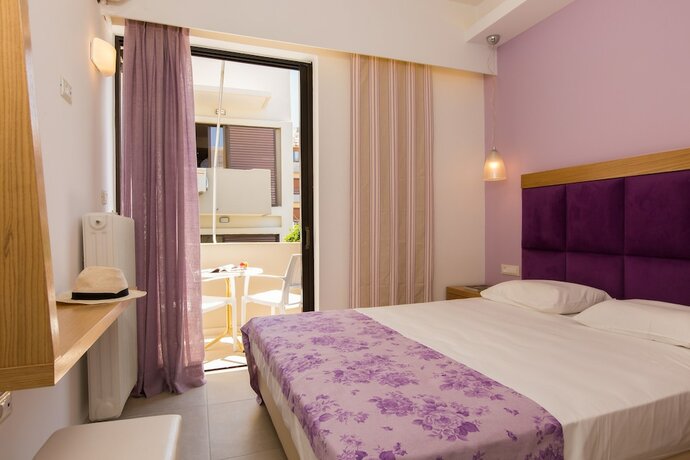 Imagen de la habitación del Hotel Eltina. Foto 31