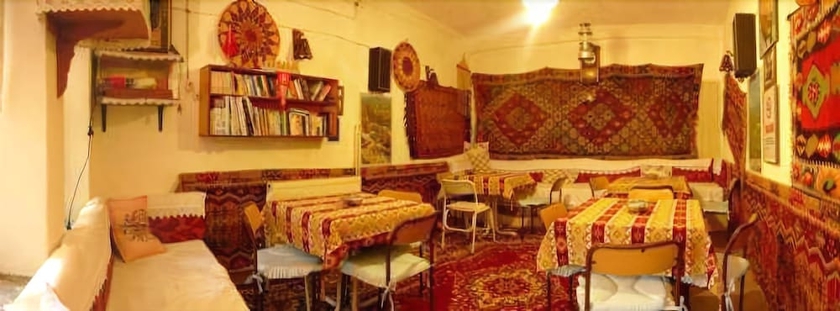 Imagen del bar/restaurante del Hotel Elvan Cave House. Foto 2