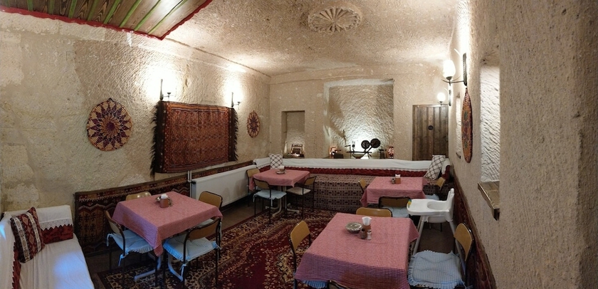 Imagen del bar/restaurante del Hotel Elvan Cave House. Foto 3