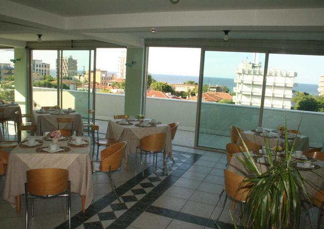 Imagen del bar/restaurante del Hotel Elvezia, Pesaro. Foto 2