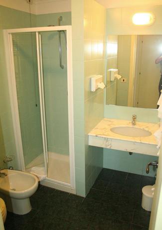 Imagen de la habitación del Hotel Elvezia, Pesaro. Foto 5