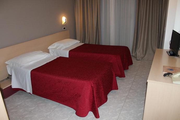 Imagen de la habitación del Hotel Elvezia, Pesaro. Foto 7