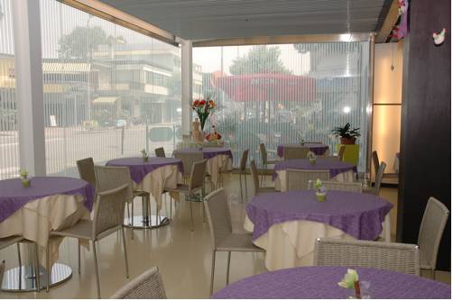 Imagen de la habitación del Hotel Elvia, Lignano Sabbiadoro. Foto 6