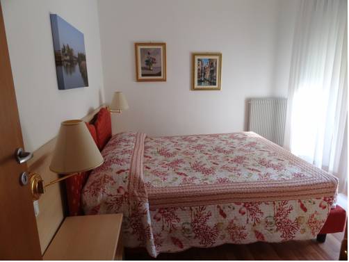 Imagen de la habitación del Hotel Elvia, Lignano Sabbiadoro. Foto 9