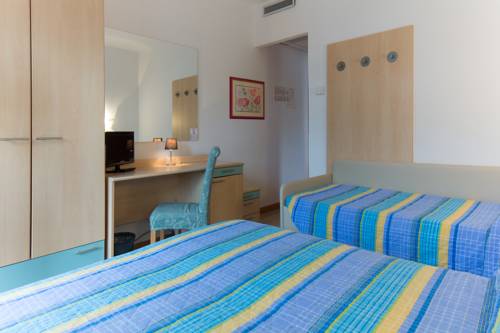 Imagen de la habitación del Hotel Elvia, Lignano Sabbiadoro. Foto 11