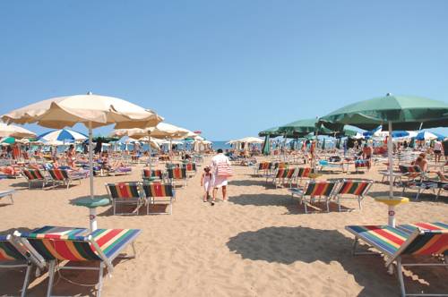Imagen de la habitación del Hotel Elvia, Lignano Sabbiadoro. Foto 15