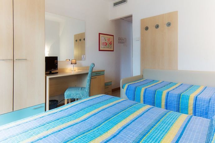 Imagen de la habitación del Hotel Elvia, Lignano Sabbiadoro. Foto 3