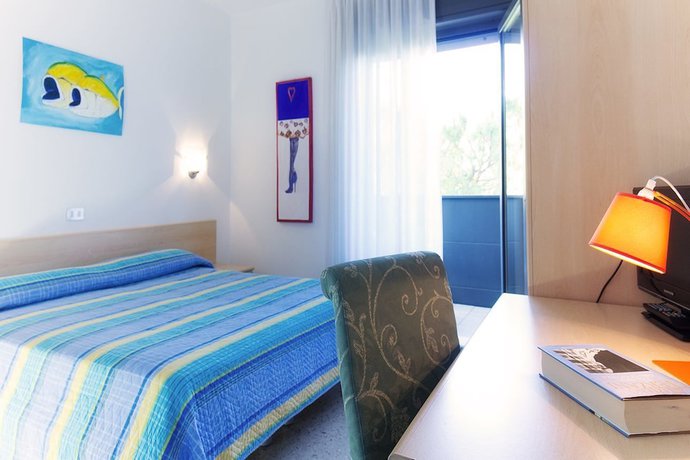 Imagen de la habitación del Hotel Elvia, Lignano Sabbiadoro. Foto 10