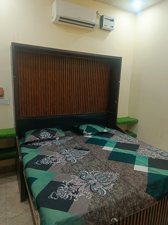 Imagen de la habitación del Hotel Elvin Karnal. Foto 5