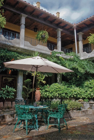 Imagen de los exteriores del Hotel Elvir. Foto 6