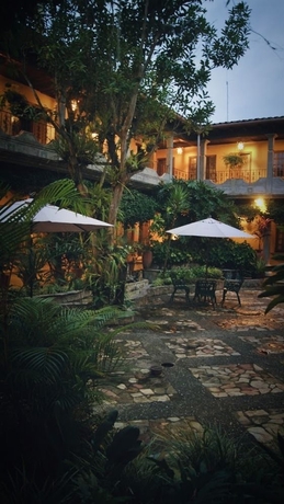 Imagen de los exteriores del Hotel Elvir. Foto 8