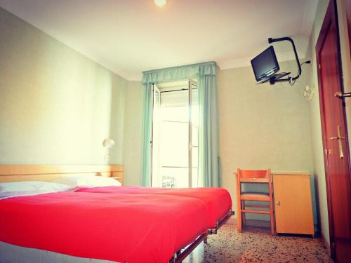 Imagen de la habitación del Hotel Elvira. Foto 7