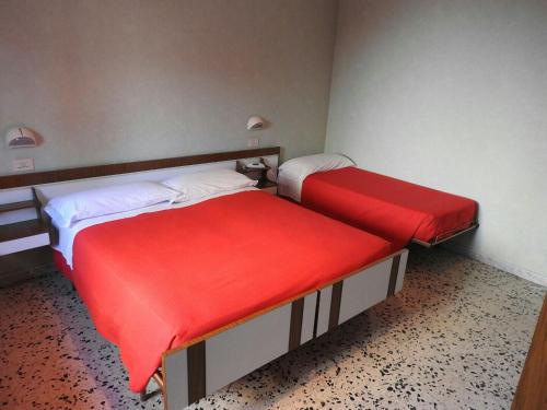Imagen de la habitación del Hotel Elvira. Foto 8
