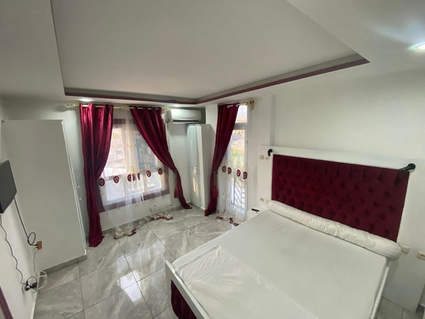 Imagen de los interiores del Hotel Elvira\'s HOME, Douala. Foto 15