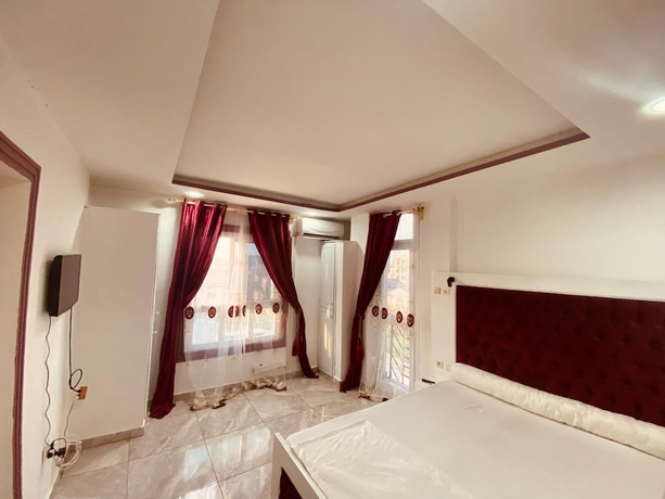 Imagen de los interiores del Hotel Elvira\'s HOME, Douala. Foto 16