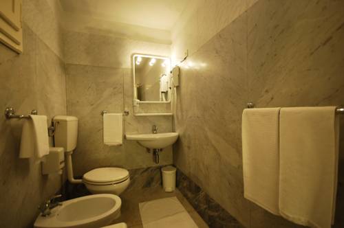 Imagen de la habitación del Hotel Ely, Viareggio. Foto 6