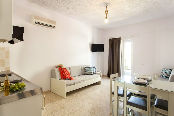 Imagen general del Hotel Elychryson. Foto 12