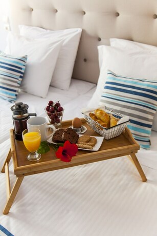 Imagen de la habitación del Hotel Elychryson. Foto 18