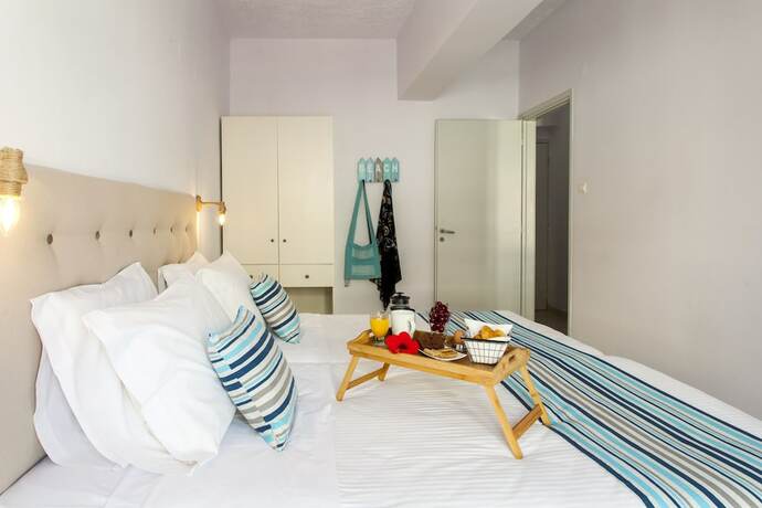 Imagen de la habitación del Hotel Elychryson. Foto 22