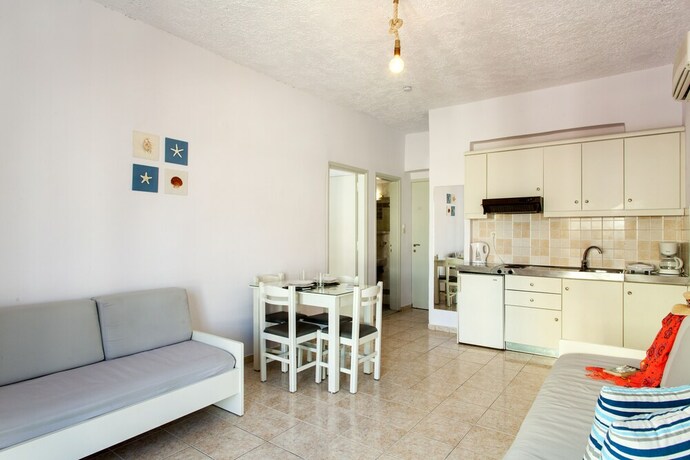 Imagen de la habitación del Hotel Elychryson. Foto 25