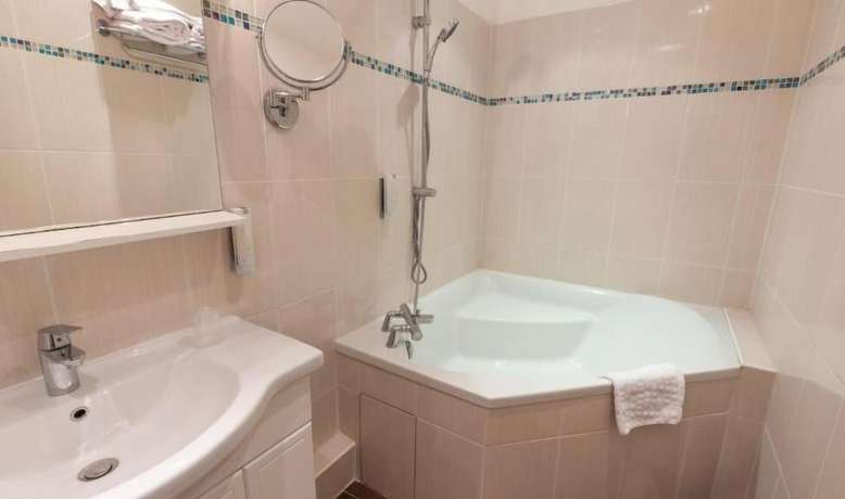 Imagen de la habitación del Hotel Elys&eacute;e, CHATEAUROUX. Foto 5