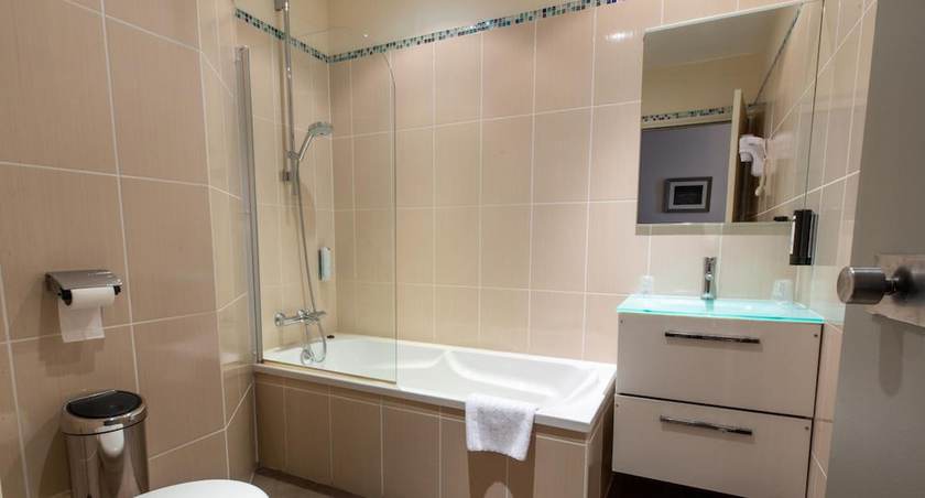 Imagen de la habitación del Hotel Elys&eacute;e, CHATEAUROUX. Foto 10