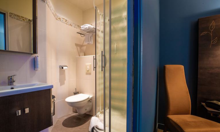 Imagen de la habitación del Hotel Elys&eacute;e, CHATEAUROUX. Foto 12