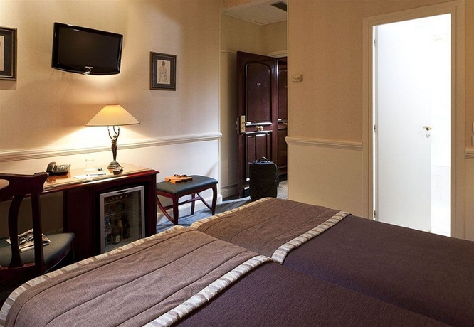 Imagen de la habitación del Hotel Elysées Céramic. Foto 6