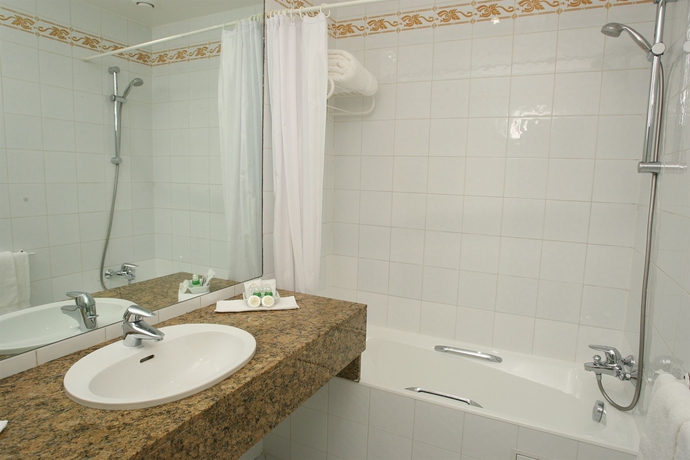 Imagen de la habitación del Hotel Elysées Céramic. Foto 8