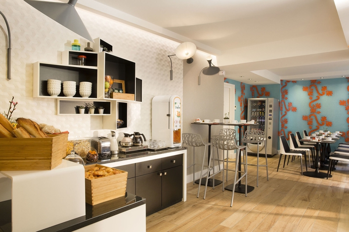 Imagen de los interiores del Hotel Elysees 8. Foto 13