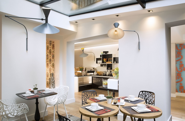 Imagen del bar/restaurante del Hotel Elysees 8. Foto 4