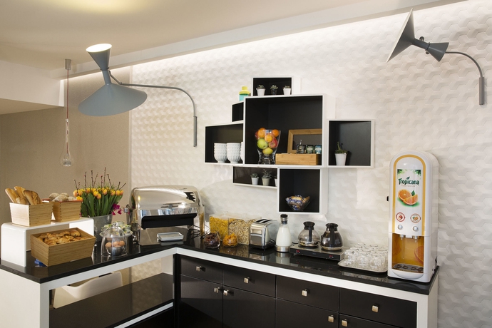 Imagen del bar/restaurante del Hotel Elysees 8. Foto 5