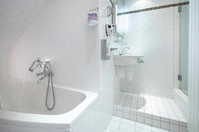 Imagen general del Hotel Elysees. Foto 19