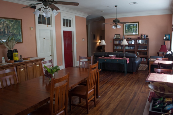 Imagen de los interiores del Hotel Elysian Fields Inn. Foto 16
