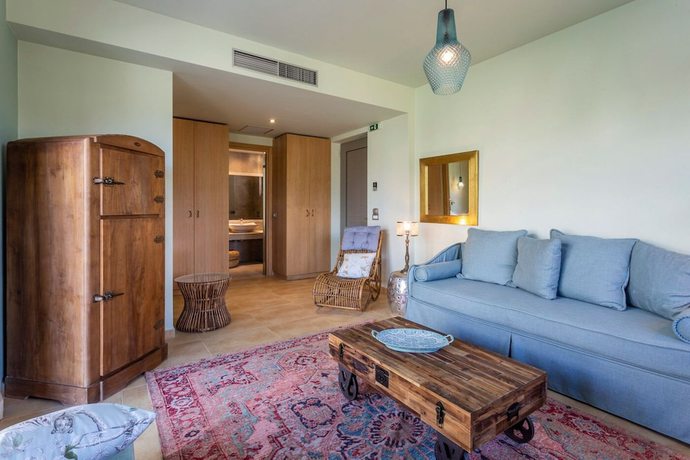 Imagen de la habitación del Hotel Elysian Luxury Hotel and Spa. Foto 4