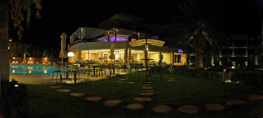 Imagen de los exteriores del Hotel Elysion. Foto 5