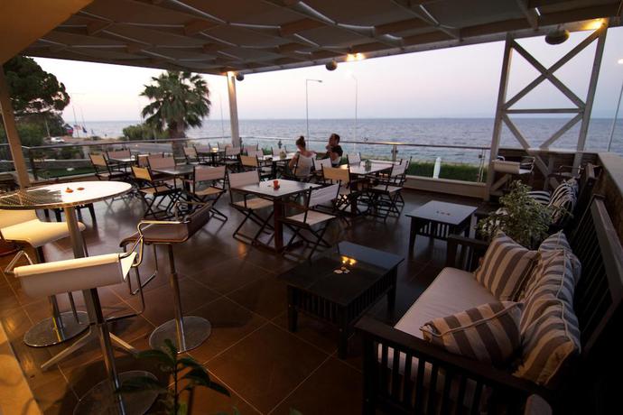 Imagen de los exteriores del Hotel Elysion. Foto 6