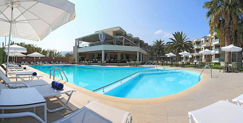 Imagen de la piscina del Hotel Elysion. Foto 10