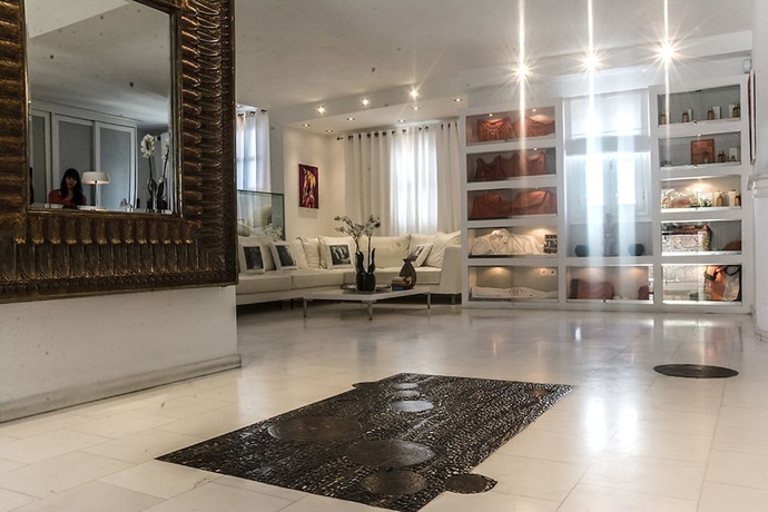 Imagen de los interiores del Hotel Elysium - Caters To Gay. Foto 13